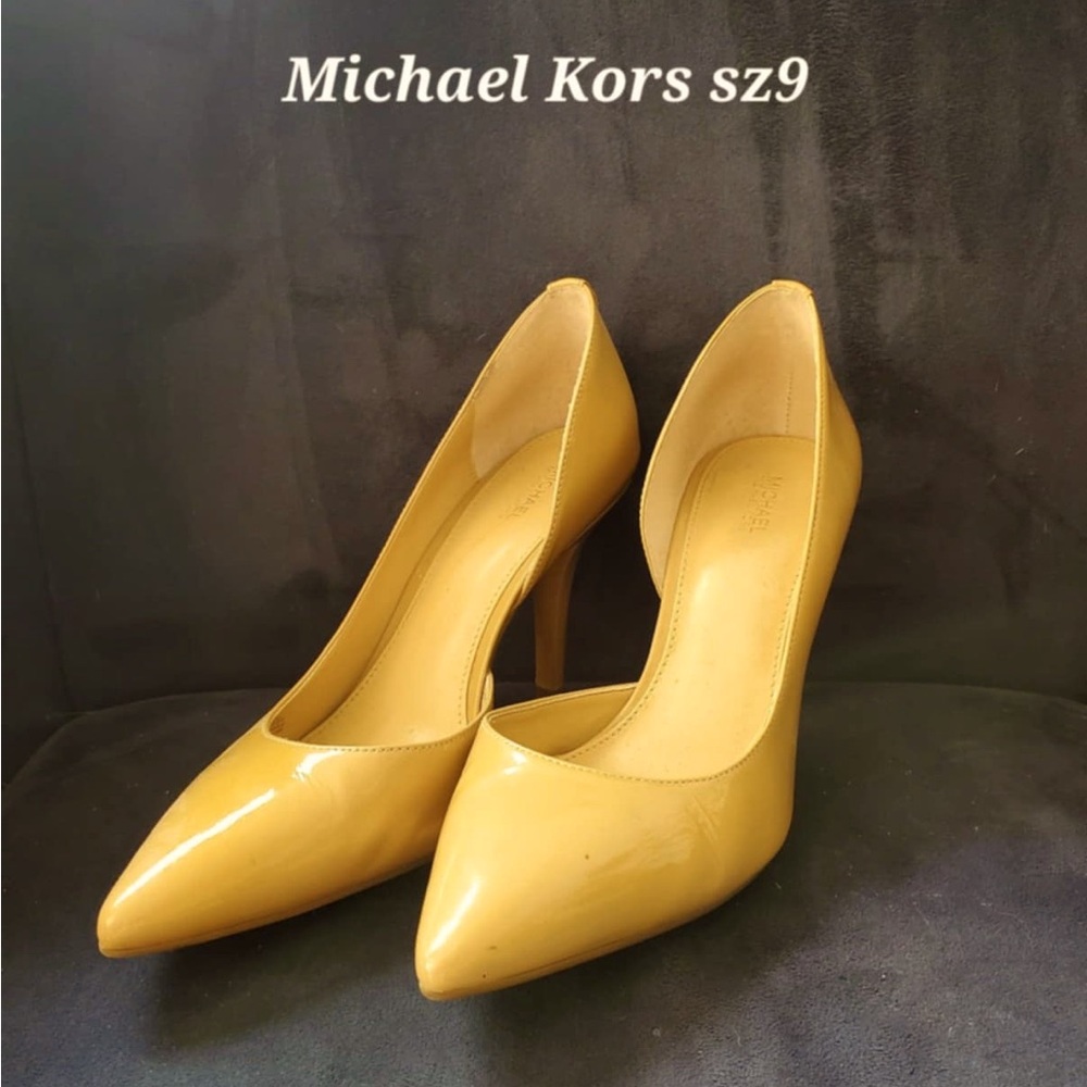 MICHAEL Michael Kors patent leather Tan heels. Heels are 3”. Good condition!